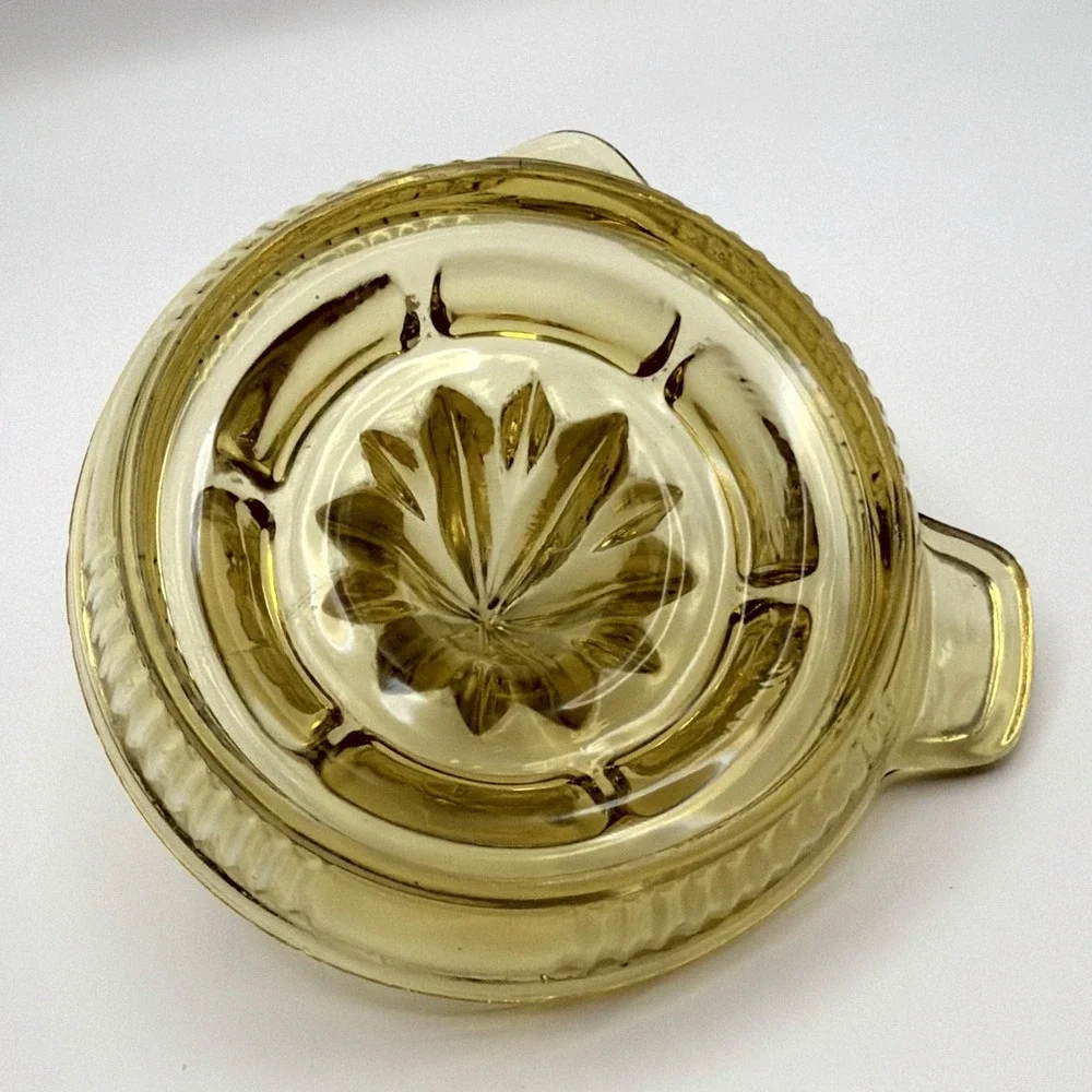VTG Amber Glass Citrus Juicer Reamer With Pour Spout And Loop Handle